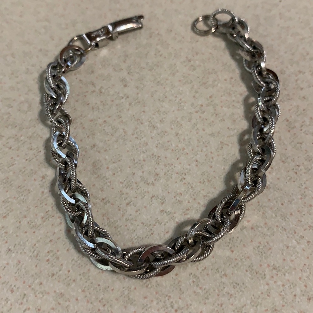 Coro silver tone charm bracelet (59)